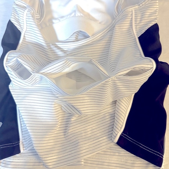NWT Pearl Izumi Ultrastar Athletic Black and White Striped Top With Built in Bra - Picture 5 of 9